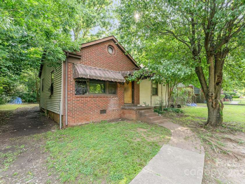 3924 Tillman Road, Charlotte, NC 28208.  MLS# CAR4260041, YatesRealty ID 13778. 