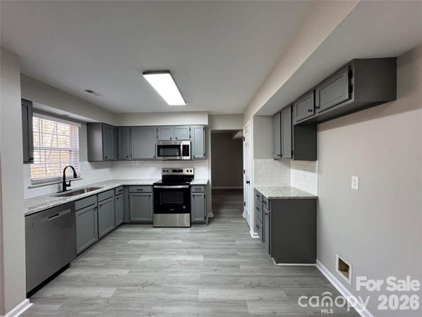 1425 Sugar Hollow Drive, Charlotte, NC 28214.  MLS# CAR4362199, YatesRealty ID 13779. 