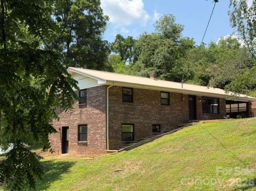 170 Clifton Avenue, Bryson City, NC 28713.  MLS# CAR4398146, YatesRealty ID 1378. 