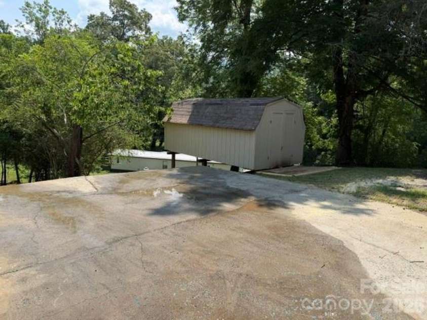 170 Clifton Avenue, Bryson City, NC 28713.  MLS# CAR4398146, YatesRealty ID 1378. 