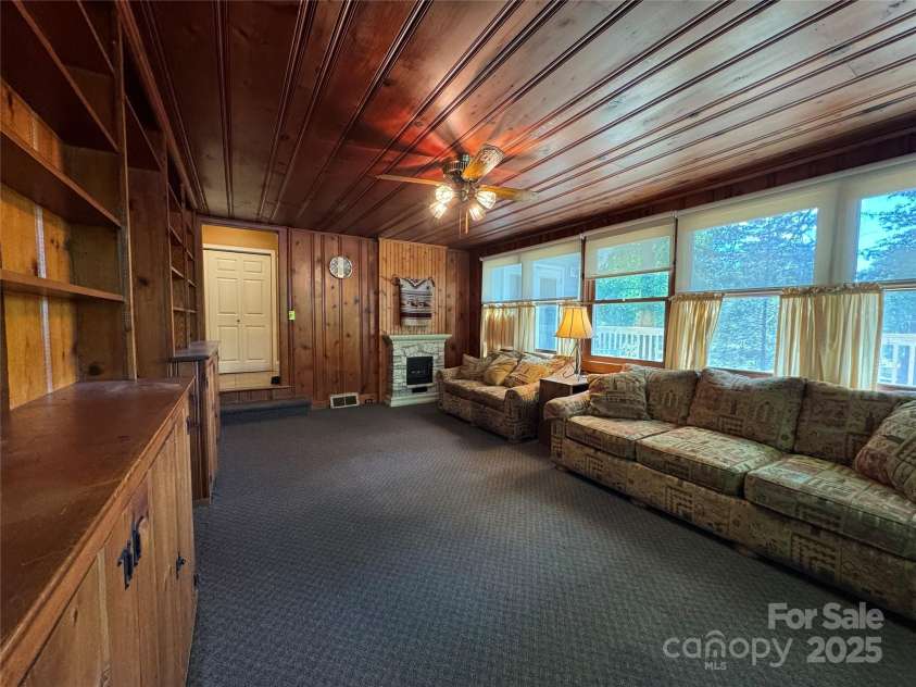 66 Arlington Avenue, Concord, NC 28025.  MLS# CAR4256759, YatesRealty ID 13780. Den