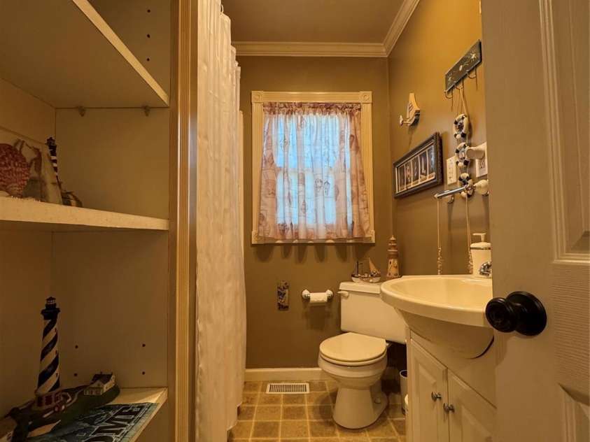 66 Arlington Avenue, Concord, NC 28025.  MLS# CAR4256759, YatesRealty ID 13780. Hallway Full Bath