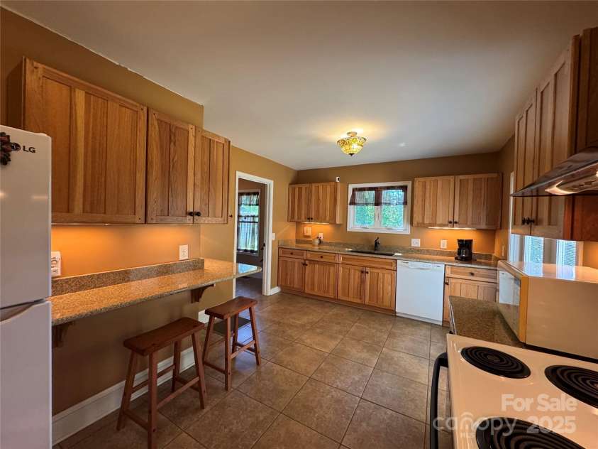 66 Arlington Avenue, Concord, NC 28025.  MLS# CAR4256759, YatesRealty ID 13780. Kitchen w/breakfast bar
