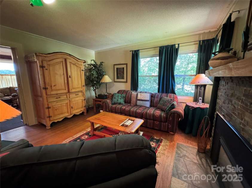 66 Arlington Avenue, Concord, NC 28025.  MLS# CAR4256759, YatesRealty ID 13780. Living Room