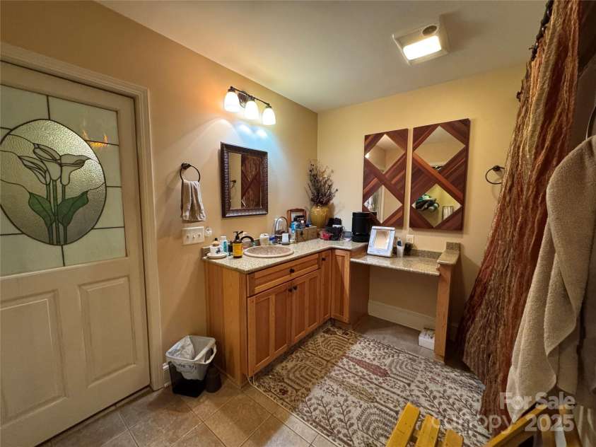 66 Arlington Avenue, Concord, NC 28025.  MLS# CAR4256759, YatesRealty ID 13780. Primary Bathroom