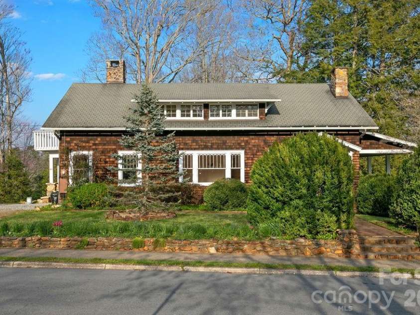 431 Main Street, Brevard, NC 28712.  MLS# CAR4370009, YatesRealty ID 13781. 