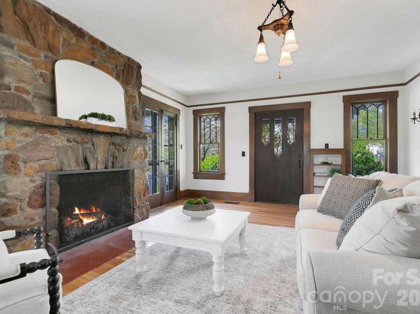 431 Main Street, Brevard, NC 28712.  MLS# CAR4370009, YatesRealty ID 13781. 