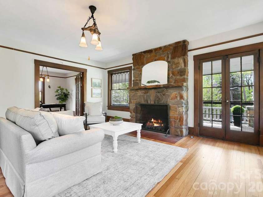 431 Main Street, Brevard, NC 28712.  MLS# CAR4370009, YatesRealty ID 13781. 