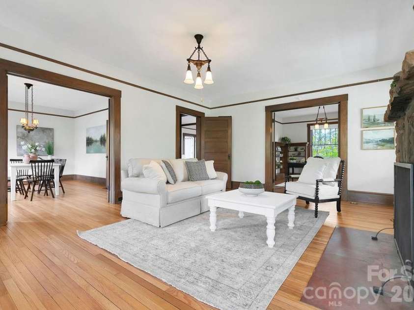 431 Main Street, Brevard, NC 28712.  MLS# CAR4370009, YatesRealty ID 13781. 