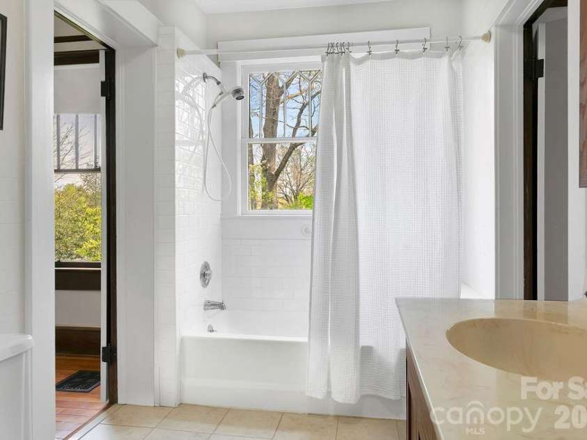 431 Main Street, Brevard, NC 28712.  MLS# CAR4370009, YatesRealty ID 13781. 