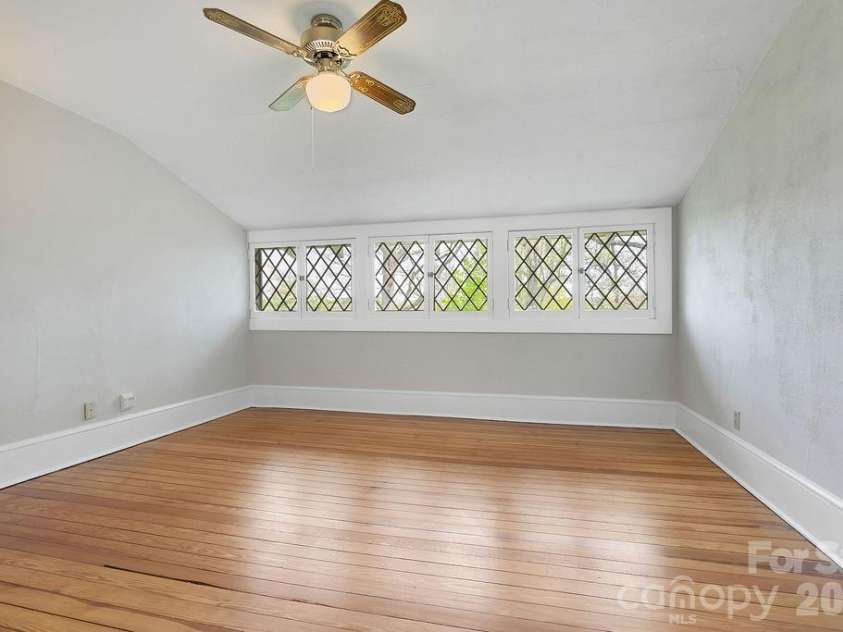 431 Main Street, Brevard, NC 28712.  MLS# CAR4370009, YatesRealty ID 13781. 