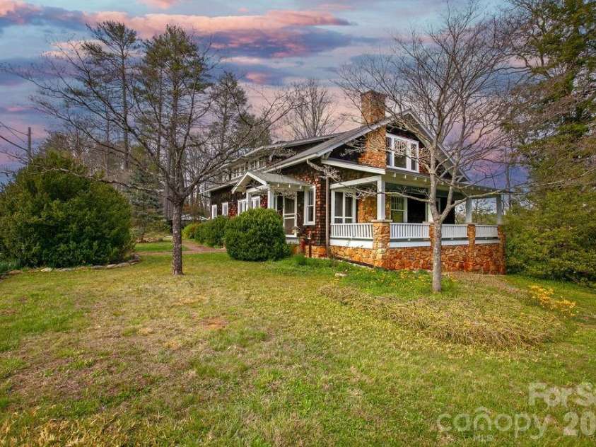 431 Main Street, Brevard, NC 28712.  MLS# CAR4370009, YatesRealty ID 13781. 