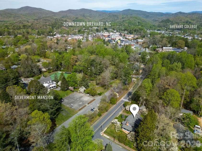 431 Main Street, Brevard, NC 28712.  MLS# CAR4370009, YatesRealty ID 13781. 