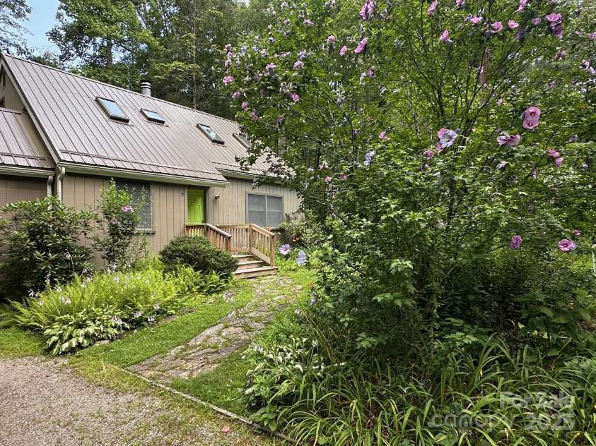 19 Reuben Branch Road, Maggie Valley, NC 28751.  MLS# CAR4259987, YatesRealty ID 13782. 