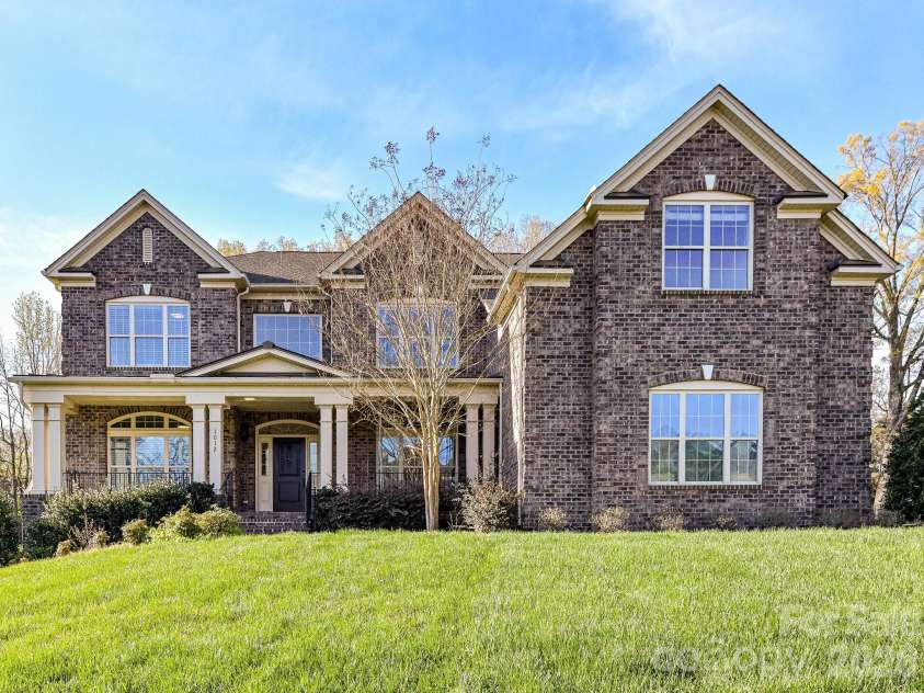 1012 Golden Bell Drive, Waxhaw, NC 28173.  MLS# CAR4357580, YatesRealty ID 13784. 