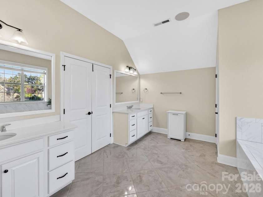 1012 Golden Bell Drive, Waxhaw, NC 28173.  MLS# CAR4357580, YatesRealty ID 13784. 