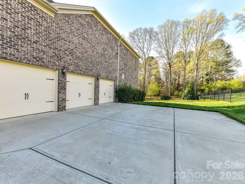1012 Golden Bell Drive, Waxhaw, NC 28173.  MLS# CAR4357580, YatesRealty ID 13784. 