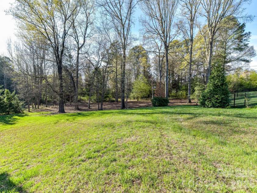 1012 Golden Bell Drive, Waxhaw, NC 28173.  MLS# CAR4357580, YatesRealty ID 13784. 