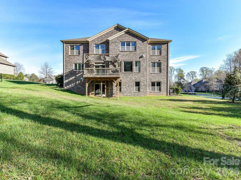 1012 Golden Bell Drive, Waxhaw, NC 28173.  MLS# CAR4357580, YatesRealty ID 13784. 