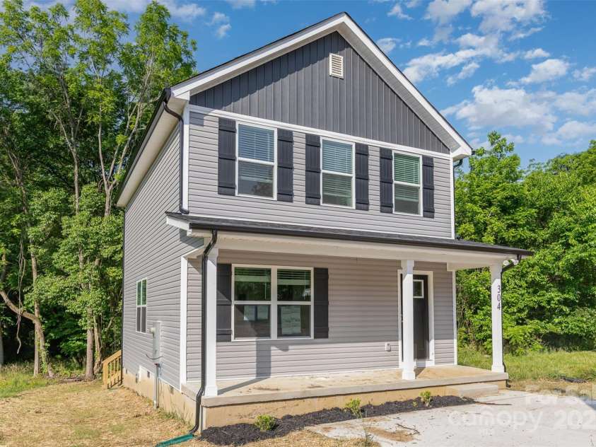 304 Adams Street, Salisbury, NC 28144.  MLS# CAR4260173, YatesRealty ID 13784. 