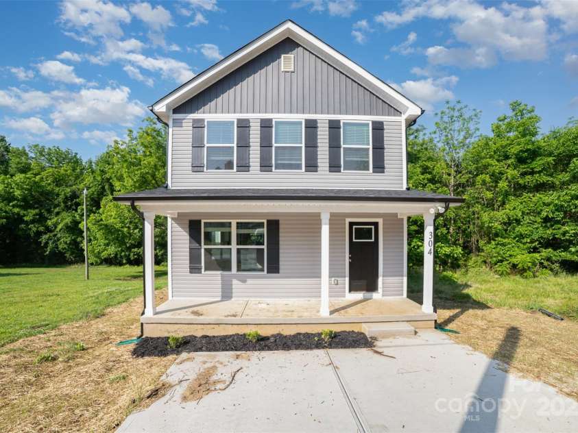 304 Adams Street, Salisbury, NC 28144.  MLS# CAR4260173, YatesRealty ID 13784. 
