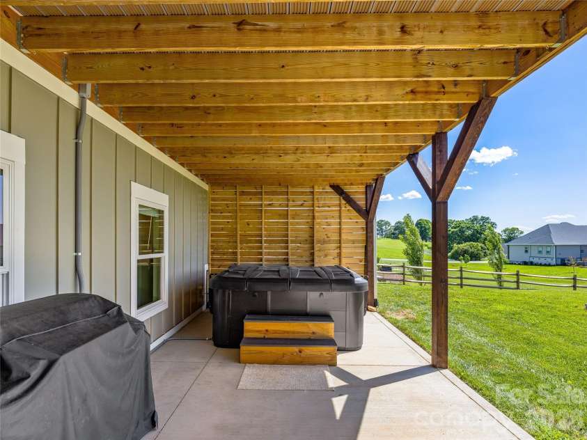 16 Pisgah Ridge Trail, Mills River, NC 28759.  MLS# CAR4369442, YatesRealty ID 13785. 