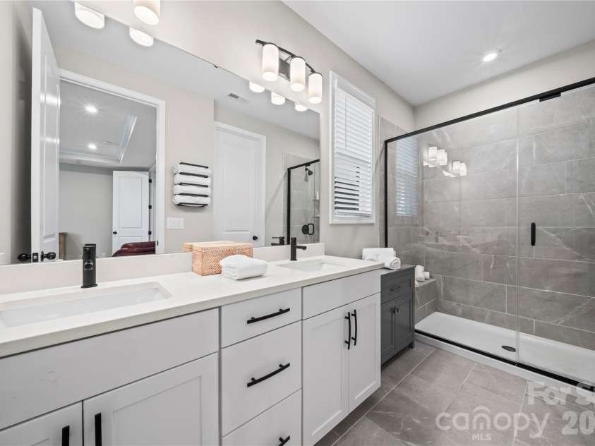 9838 Quercus Lane, Huntersville, NC 28078.  MLS# CAR4358813, YatesRealty ID 13787. Primary ensuite