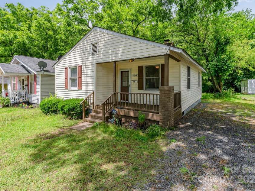 730 Marble Street, Charlotte, NC 28208.  MLS# CAR4260389, YatesRealty ID 13790. 