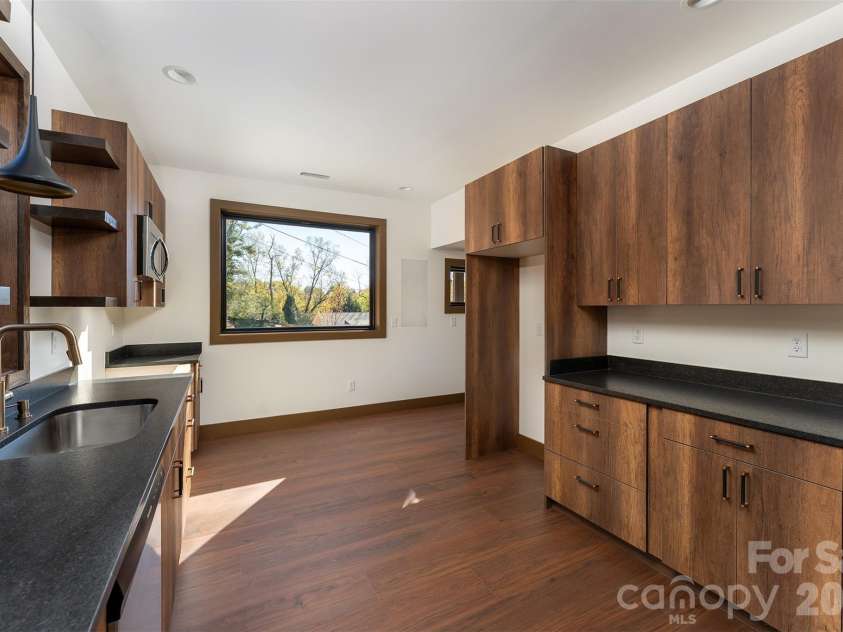 119 Bear Creek Road, Asheville, NC 28806.  MLS# CAR4315446, YatesRealty ID 13791. 