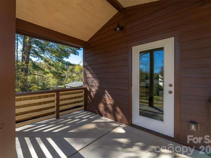 119 Bear Creek Road, Asheville, NC 28806.  MLS# CAR4315446, YatesRealty ID 13791. 