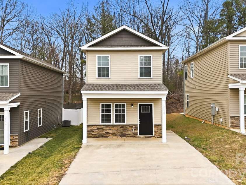 2650 14th Street, Hickory, NC 28601.  MLS# CAR4350279, YatesRealty ID 13792. 