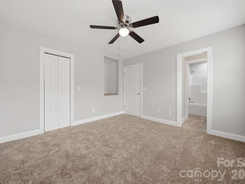 2650 14th Street, Hickory, NC 28601.  MLS# CAR4350279, YatesRealty ID 13792. 