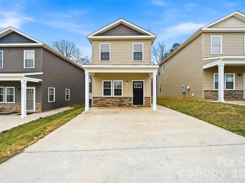 2650 14th Street, Hickory, NC 28601.  MLS# CAR4350279, YatesRealty ID 13792. 
