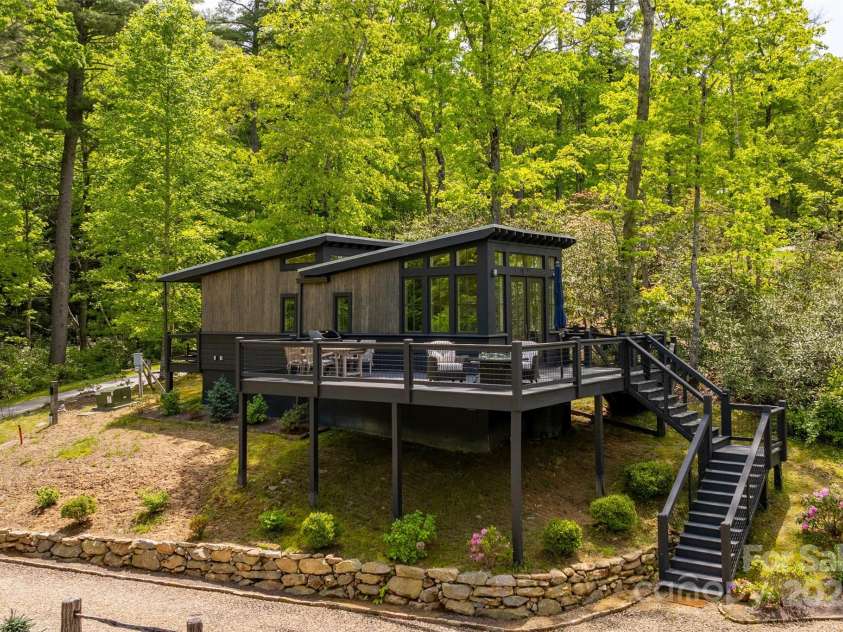 134 Rock Face Trail, Highlands, NC 28741.  MLS# CAR4260300, YatesRealty ID 13793. 