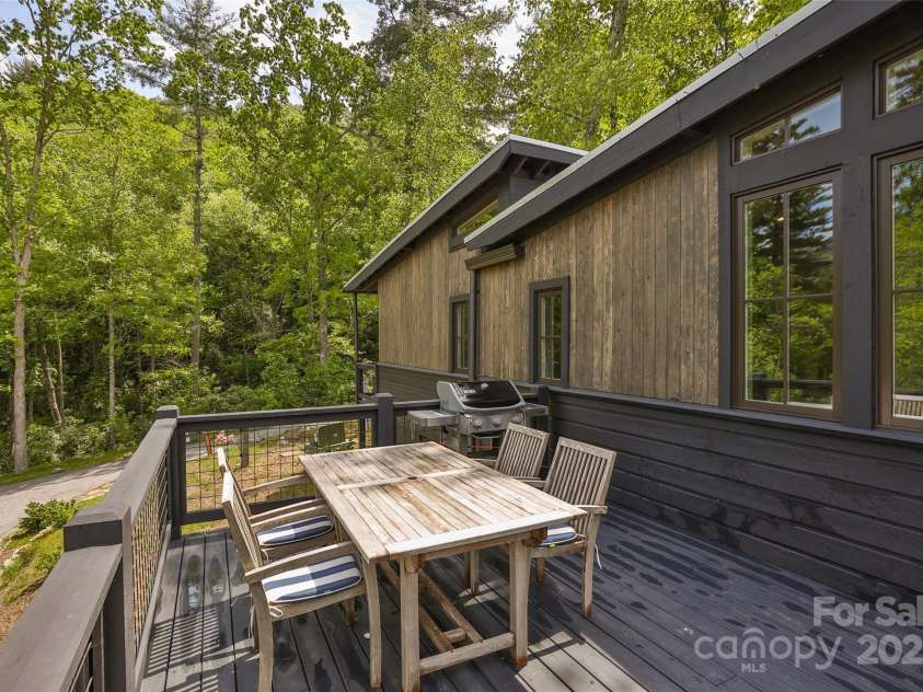 134 Rock Face Trail, Highlands, NC 28741.  MLS# CAR4260300, YatesRealty ID 13793. 