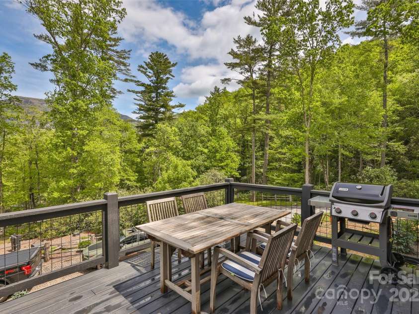 134 Rock Face Trail, Highlands, NC 28741.  MLS# CAR4260300, YatesRealty ID 13793. 