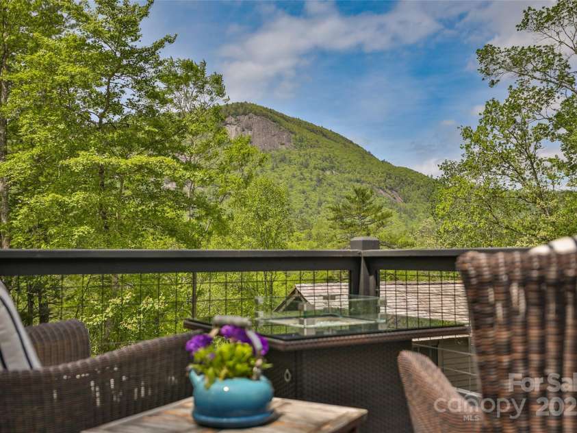 134 Rock Face Trail, Highlands, NC 28741.  MLS# CAR4260300, YatesRealty ID 13793. 