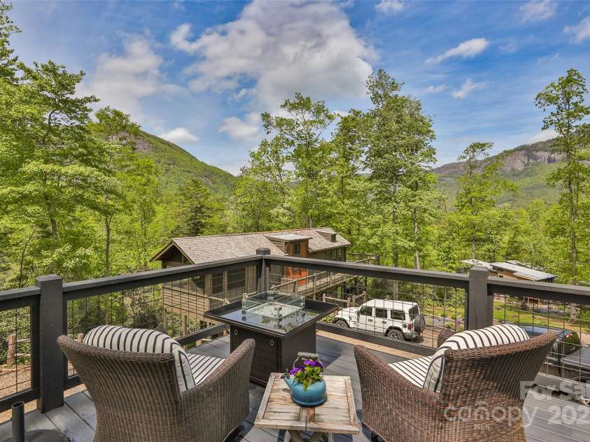 134 Rock Face Trail, Highlands, NC 28741.  MLS# CAR4260300, YatesRealty ID 13793. 