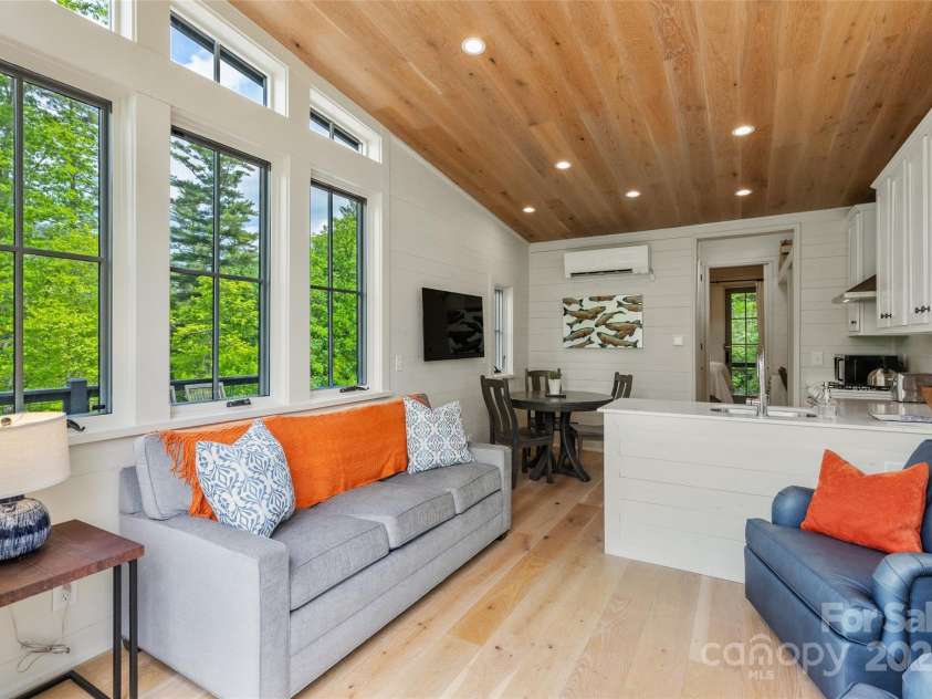 134 Rock Face Trail, Highlands, NC 28741.  MLS# CAR4260300, YatesRealty ID 13793. 