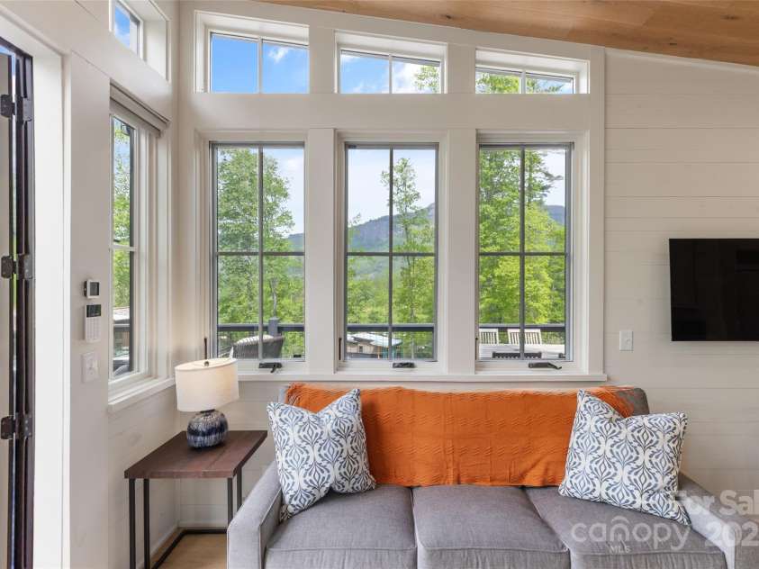 134 Rock Face Trail, Highlands, NC 28741.  MLS# CAR4260300, YatesRealty ID 13793. 