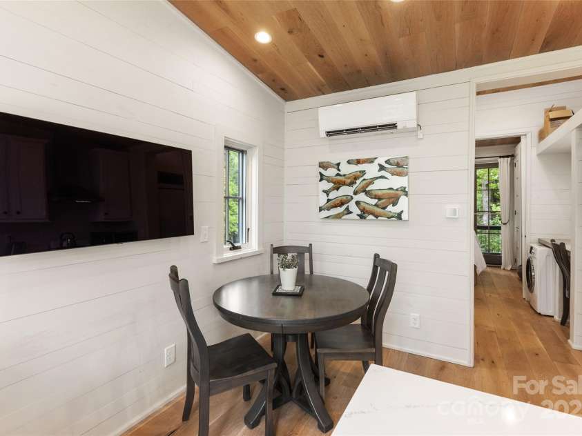 134 Rock Face Trail, Highlands, NC 28741.  MLS# CAR4260300, YatesRealty ID 13793. 