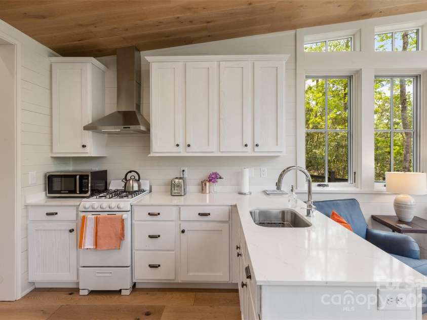 134 Rock Face Trail, Highlands, NC 28741.  MLS# CAR4260300, YatesRealty ID 13793. 