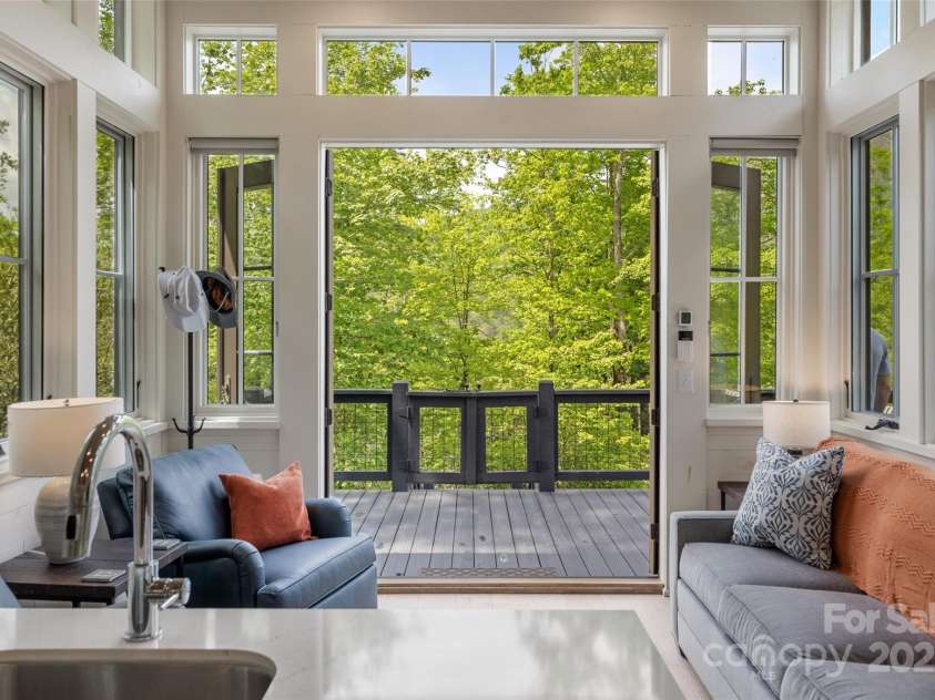 134 Rock Face Trail, Highlands, NC 28741.  MLS# CAR4260300, YatesRealty ID 13793. 