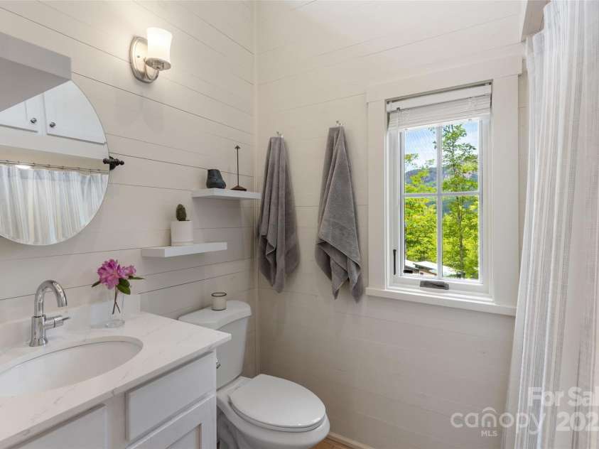 134 Rock Face Trail, Highlands, NC 28741.  MLS# CAR4260300, YatesRealty ID 13793. 