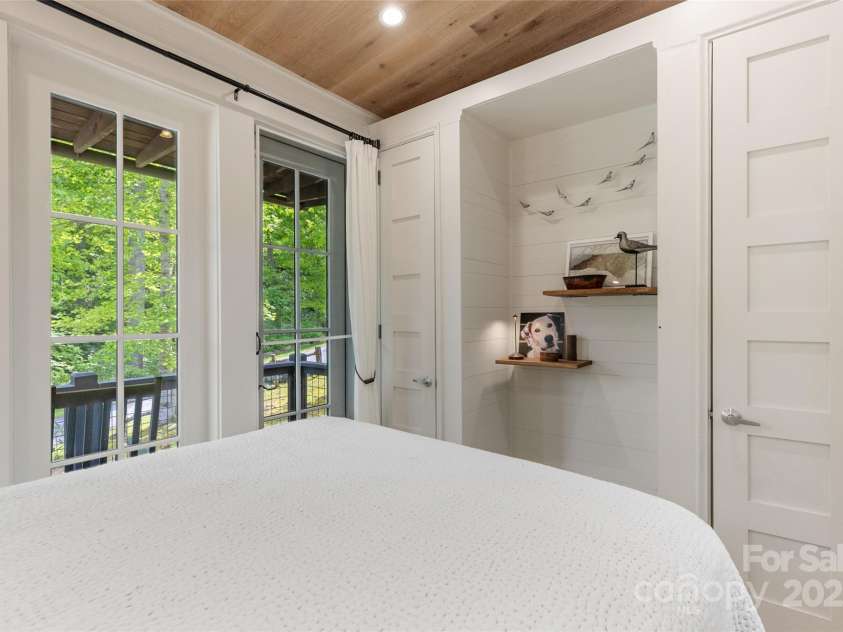 134 Rock Face Trail, Highlands, NC 28741.  MLS# CAR4260300, YatesRealty ID 13793. 