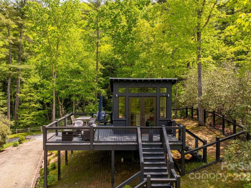 134 Rock Face Trail, Highlands, NC 28741.  MLS# CAR4260300, YatesRealty ID 13793. 