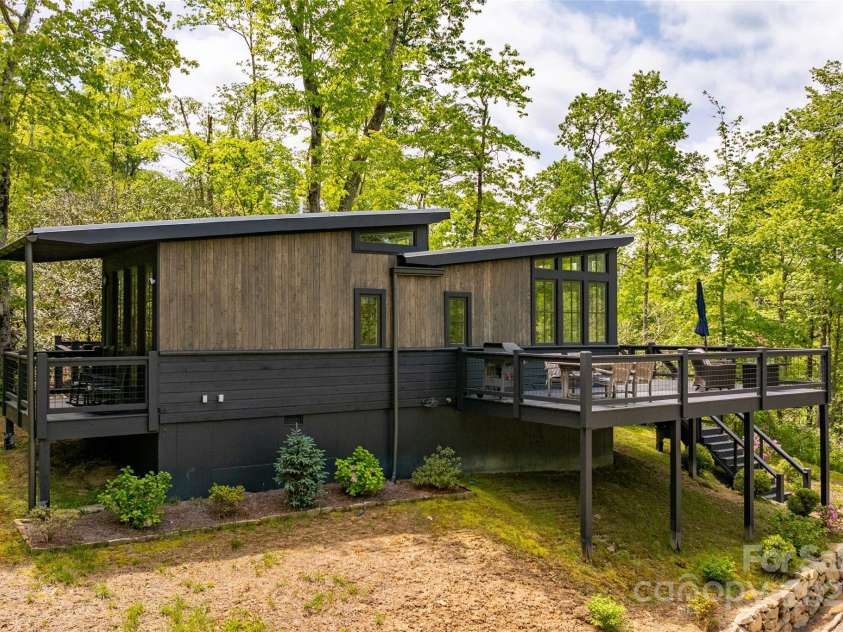 134 Rock Face Trail, Highlands, NC 28741.  MLS# CAR4260300, YatesRealty ID 13793. 