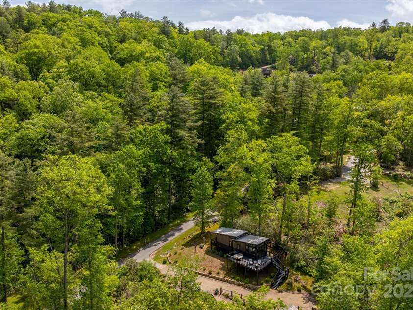 134 Rock Face Trail, Highlands, NC 28741.  MLS# CAR4260300, YatesRealty ID 13793. 