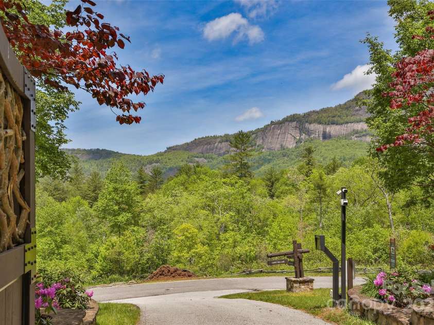 134 Rock Face Trail, Highlands, NC 28741.  MLS# CAR4260300, YatesRealty ID 13793. 