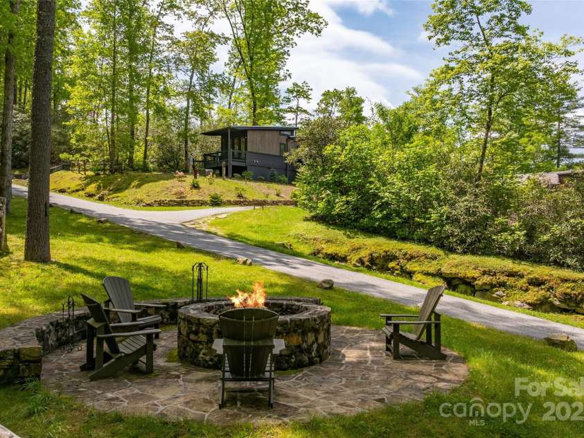 134 Rock Face Trail, Highlands, NC 28741.  MLS# CAR4260300, YatesRealty ID 13793. 